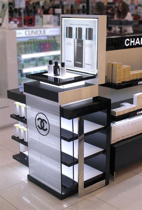 stand chanel makeup|Chanel eyelashes.